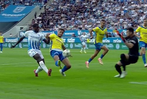 Steven Nsimba, atacantul Universității Craiova, a deschis scorul în minutul 22 al partidei cu Farul, din etapa #9 a Superligii.