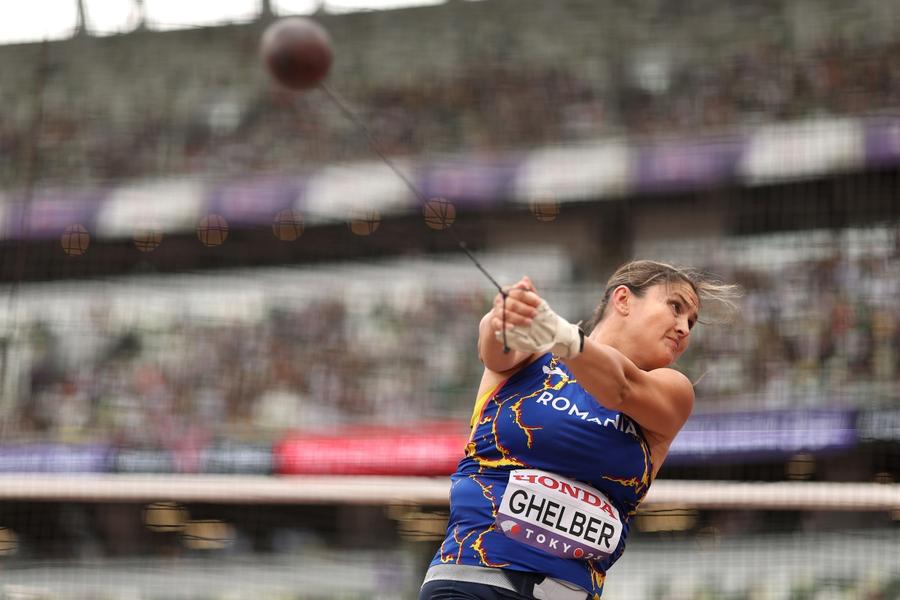 Bianca Ghelber în acțiune la CM de la Tokyo FOTO Guliver/GetyImages Atleții români și-au încheiat evoluția la Campionatele Mondiale » Alin Firfirică, în afara finalei la aruncarea discului