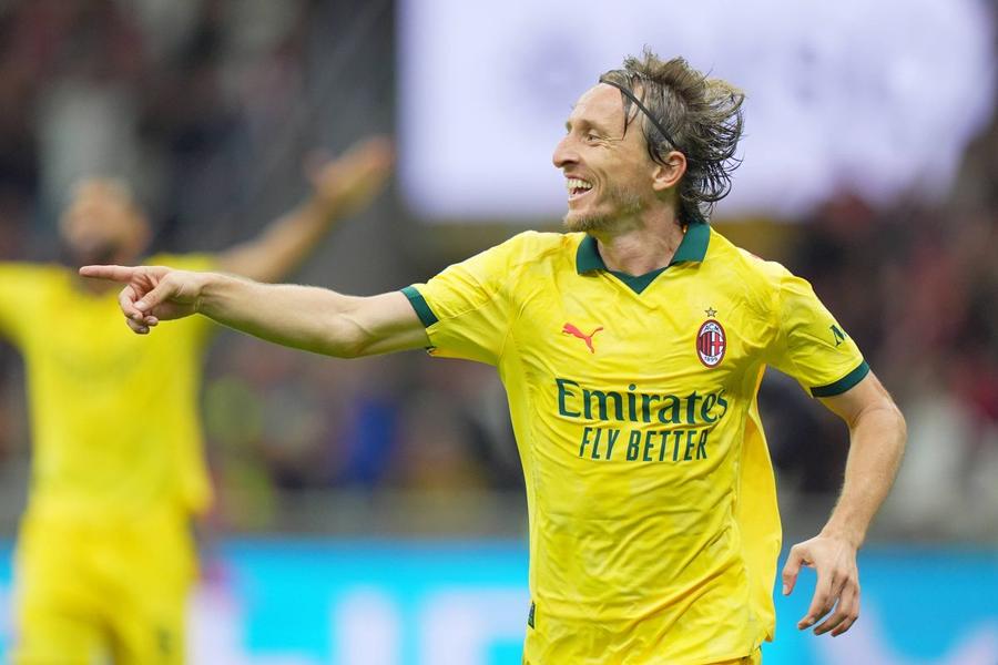 E căpitan la Milan și are de ales în continuare între România și Italia: „Nu se știe niciodată” + Ce sfaturi a primit de la Modric
