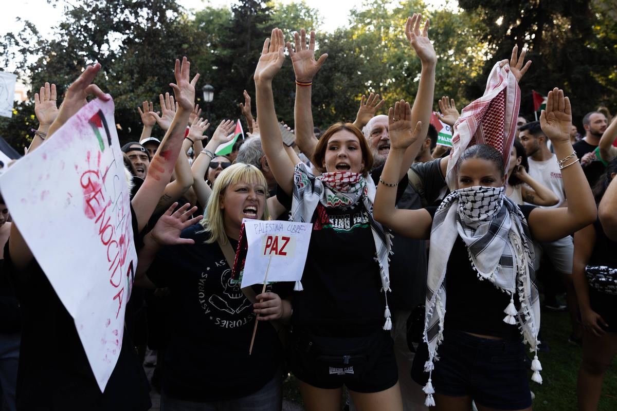 Scene nemaivazute in Turul Spaniei: protestatarii pro-palestinieni au dus la anularea etapei din Madrid