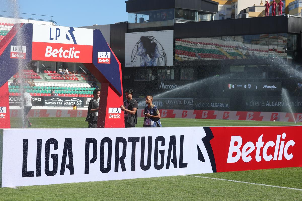 Estrela ca respiro, Amadora ca metaforă a periferiei » Lumea lui Ianis Stoica după ce a părăsit România