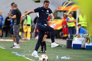 Mirel Rădoi a părăsit în cele din urmă stadionul, la o oră de la încheierea partidei, după ce i-a fost acordat primul ajutor în vestiar