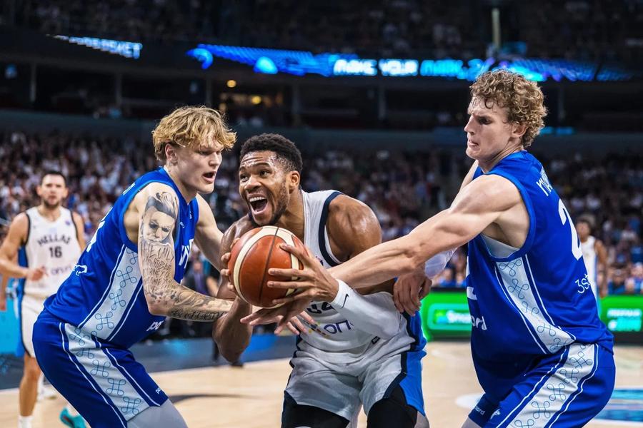 Giannis Antetokounmpo, de neoprit împotriva Finlandei/Foto: fiba.basketball După 16 ani, Grecia câștigă din nou o medalie la EuroBasket! Final incredibil în confruntarea cu Finlanda, după o revenire spectaculoasă a nordicilor