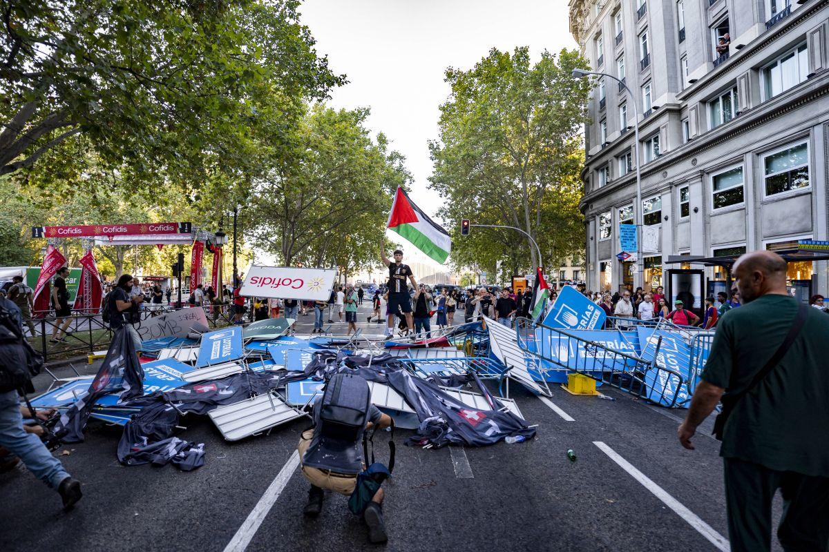 Scene nemaivazute in Turul Spaniei: protestatarii pro-palestinieni au dus la anularea etapei din Madrid