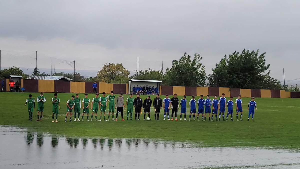 Teren impracticabil la meciurile din Campionatele Naționale U19 și U17 dintre ACS Campionii Galați și Viitorul Onești // foto: facebook @ACS Campionii Galati Academy of Champions
