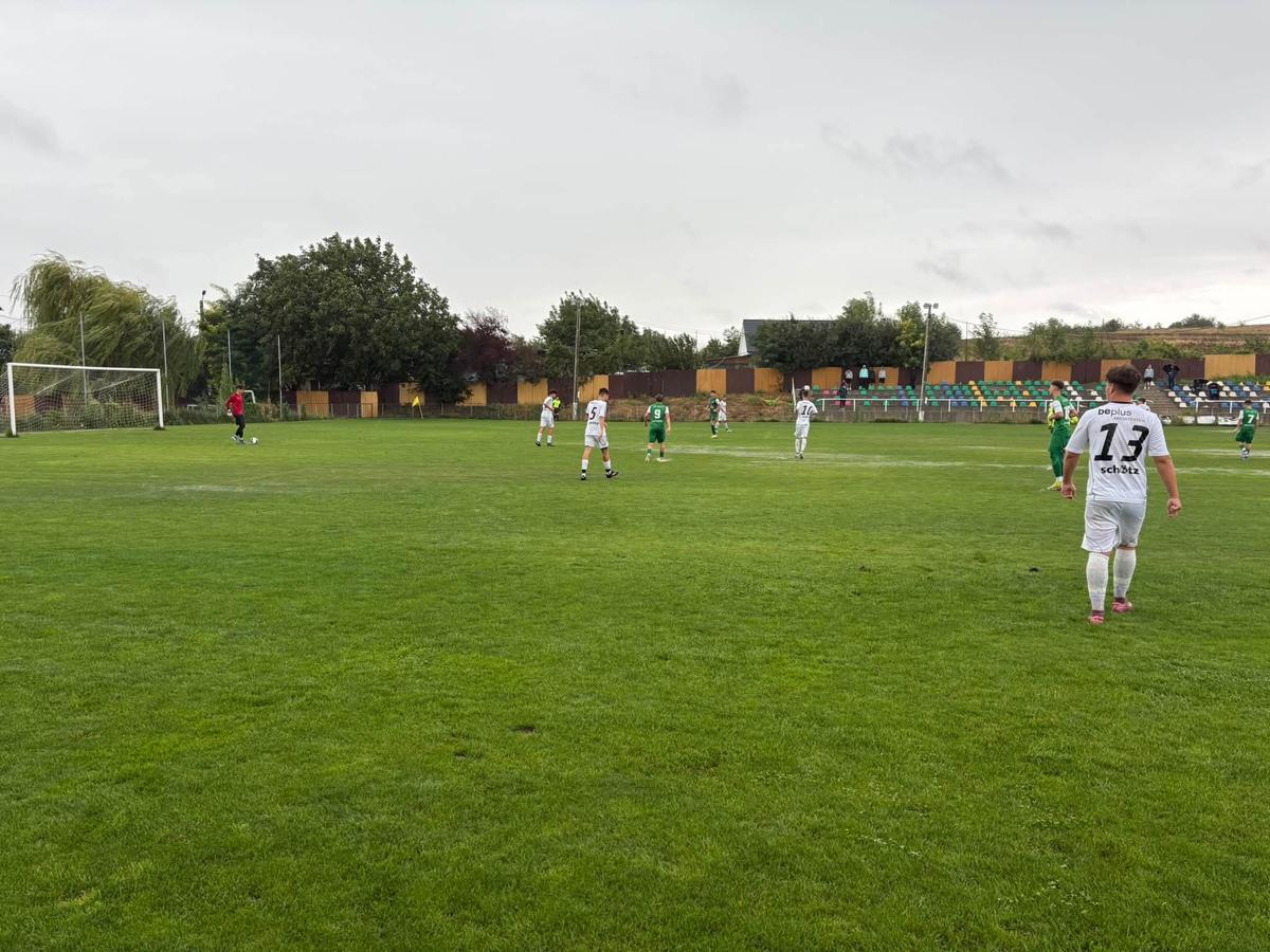 Fotbal-polo în Campionatul Național » Arbitrul a considerat că meciul se poate juca, imaginile arată altceva