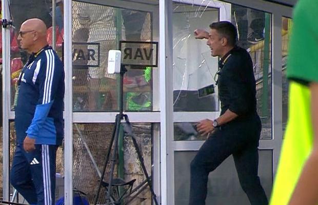 Cârțu al Bulgariei: antrenorul care a eliminat-o pe Craiova a spart geamul de la banca de rezerve!