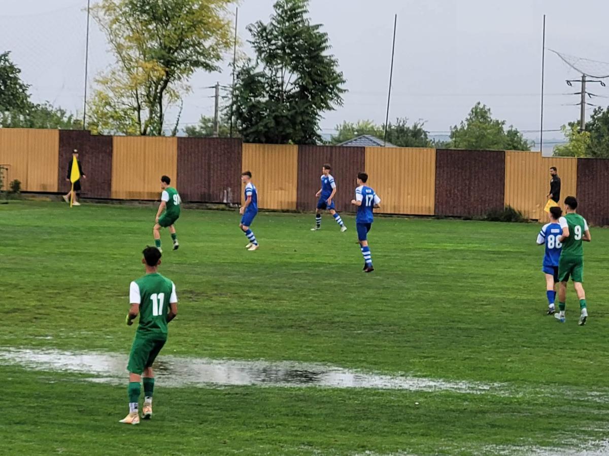 Fotbal-polo în Campionatul Național » Arbitrul a considerat că meciul se poate juca, imaginile arată altceva
