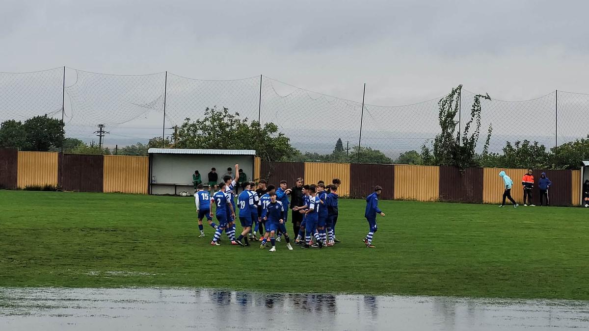 Fotbal-polo în Campionatul Național » Arbitrul a considerat că meciul se poate juca, imaginile arată altceva