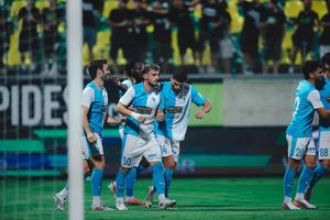 Vlad Dragomir, gol de trei puncte în duelul cu Atanas Trică