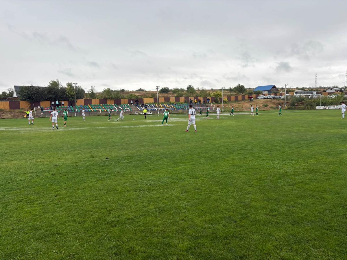 Fotbal-polo în Campionatul Național » Arbitrul a considerat că meciul se poate juca, imaginile arată altceva