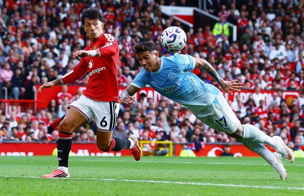 Șefii arbitrajului din Premier League admit greșeala decisivă din derby-ul orașului Manchester: „Am luat legătura cu cei de la United”