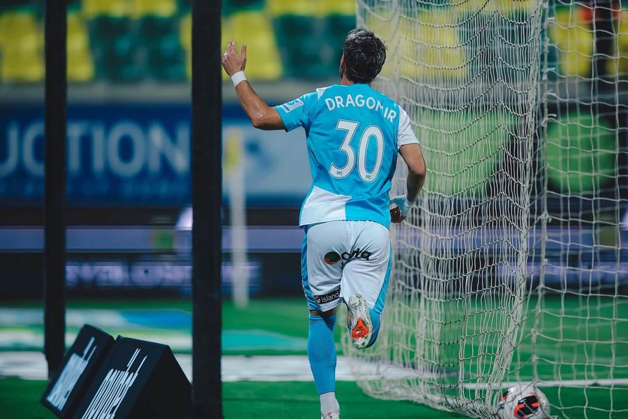 Vlad Dragomir, gol de trei puncte pentru Pafos // foto: facebook @Pafos Vlad Dragomir, gol de trei puncte în duelul cu Atanas Trică