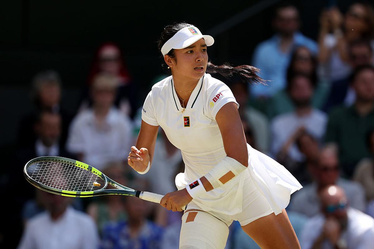După US Open, noua senzație a tenisului feminin a defilat în trei ținute diferite la Săptămâna Modei de la New York