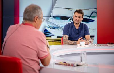 Adrian Mutu, declarații spectaculoase în emisiunea „Prietenii lui Ovidiu”! „Tricoul cu numărul 10 la națională cântărește două tone: una pusă de Hagi, una de mine!”