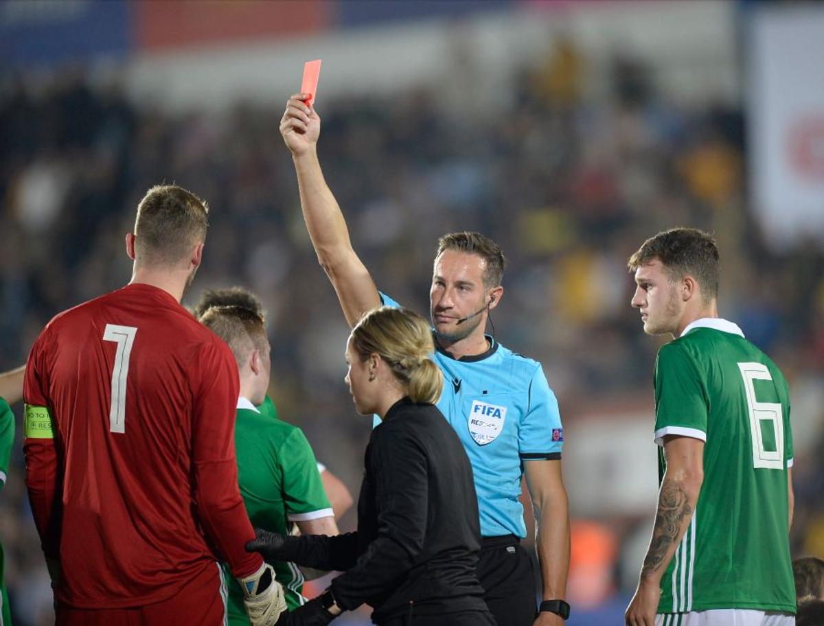ROMÂNIA U21 - IRLANDA DE NORD U21 // GALERIE FOTO Dennis Man, făcut KO! Portarul nord-irlandezilor a văzut ROȘU direct