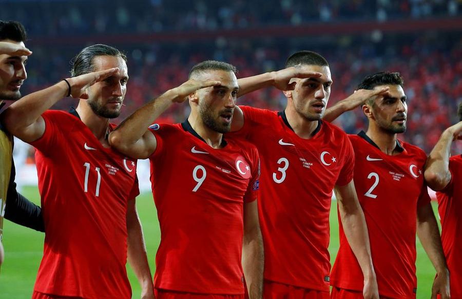 Cenk Șahin, dat afară de St. Pauli, după ce a postat mesaje de susținere pentru atacul Turciei în Siria