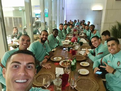 Cristiano Ronaldo (35 de ani) știa că există riscul să ia coronavirus de la membrii staffului lui Juventus, dar a refuzat izolarea la club, s-a dus la națională, a jucat trei meciuri
