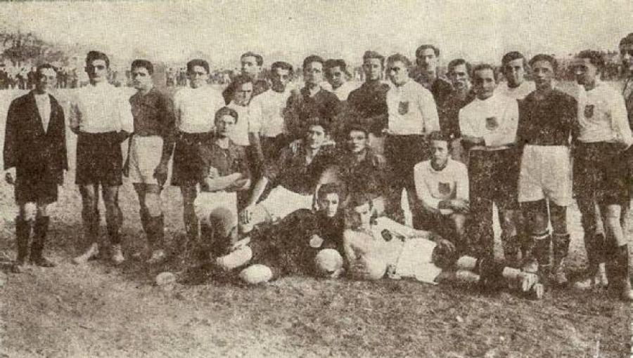 Imagine de la primul meci al Rapidului Rapid, club oprimat sau favorizat de sistem? » Episodul 1: Nașterea legendei + De ce echipa a fost exclusă din campionat la doi ani de la înființare