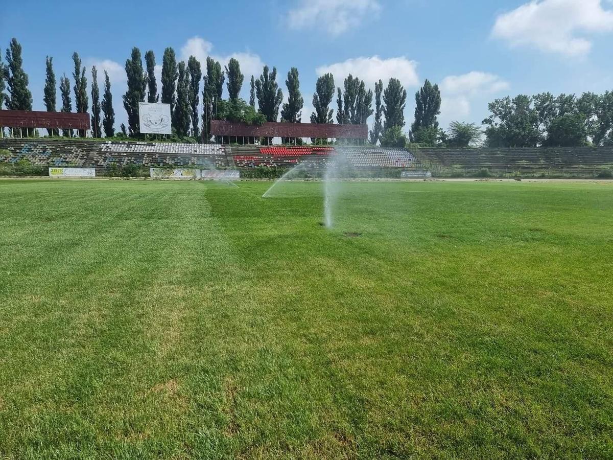 „Uriașul” de peste 20.000 de locuri a ajuns o ruină » Stadionul pe care Dacia Unirea Brăila joacă în Liga 2 mai e bun doar pentru fier vechi