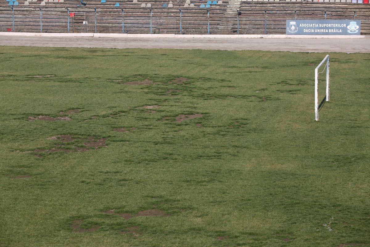„Uriașul” de peste 20.000 de locuri a ajuns o ruină » Stadionul pe care Dacia Unirea Brăila joacă în Liga 2 mai e bun doar pentru fier vechi