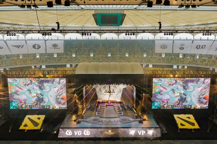 DOTA 2 pe Arena Națională // Sursă foto: instagram.com/dota2/ & facebook.com/NicusorDan