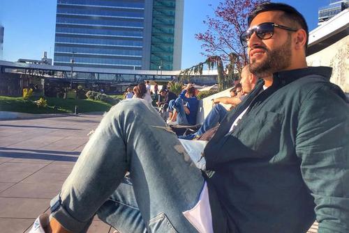 Iranianul Alireza Mousavi (31 de ani), handbalist la Dinamo, se simte deja ca un român. Trăiește de 6 ani în București și descrie cu sinceritate viața în Capitală.
