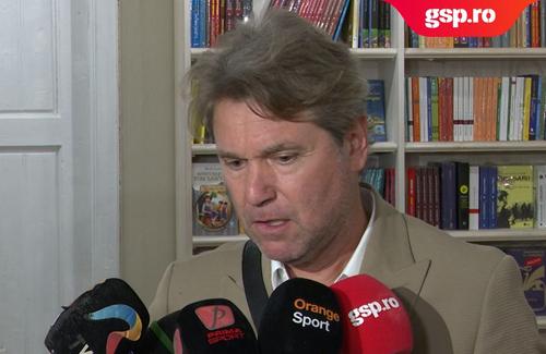 Prezenți la evenimentul de lansare al cărții „Prietenii din Arena As”, Ilie Dumitrescu (53 de ani) și Florin Răducioiu (52 de ani) au analizat prestațiile celor de la CFR Cluj și FCSB din Conference League.