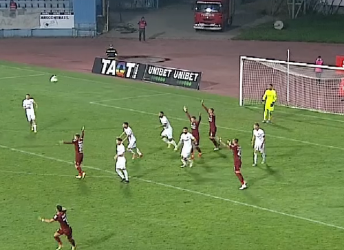 Rapid s-a impus în deplasare cu Hermannstadt, scor 2-0. În minutul 70, echipa lui Mutu a solicitat o lovitură de pedeapsă. VAR-ul și „centralul” Andrei Chivulete au judecat diferit cea mai controversată fază de la Mediaș.