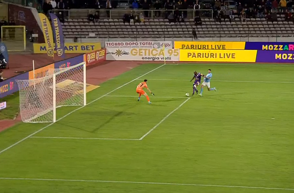 Atacantul dorit de FCSB, meci de coșmar în Liga 1! Și-a bătut joc de un penalty și a fost eliminat