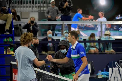 Andrey Rublev și Hubert Hurkacz după întâlnirea din semifinale de la Miami în 2021 FOTO Imago Images