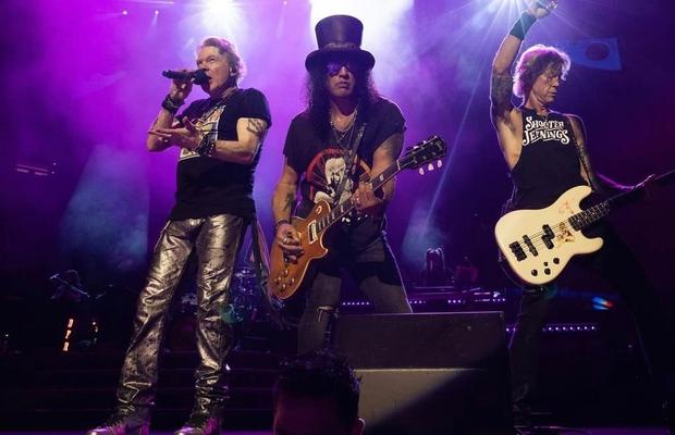 Răzvan Zăvăleanu, așa cum nu-l știai: „Am un band rock, cânt la chitară armonie. Exclus să calc pe urmele lui Johnny Depp” + Cum se numește trupa oficialului dinamovist