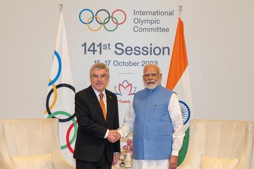Tomas Bach și premierul Narendra Modi înainte de cea de-a  141-a Sesiunii a Comitetului Internaţional Olimpic FOTO CIO