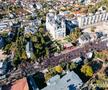 Mii de persoane, la Sfânta Liturghie oficiată la Iaşi de hramul Sfintei Cuvioase Parascheva. FOTO: Basilica