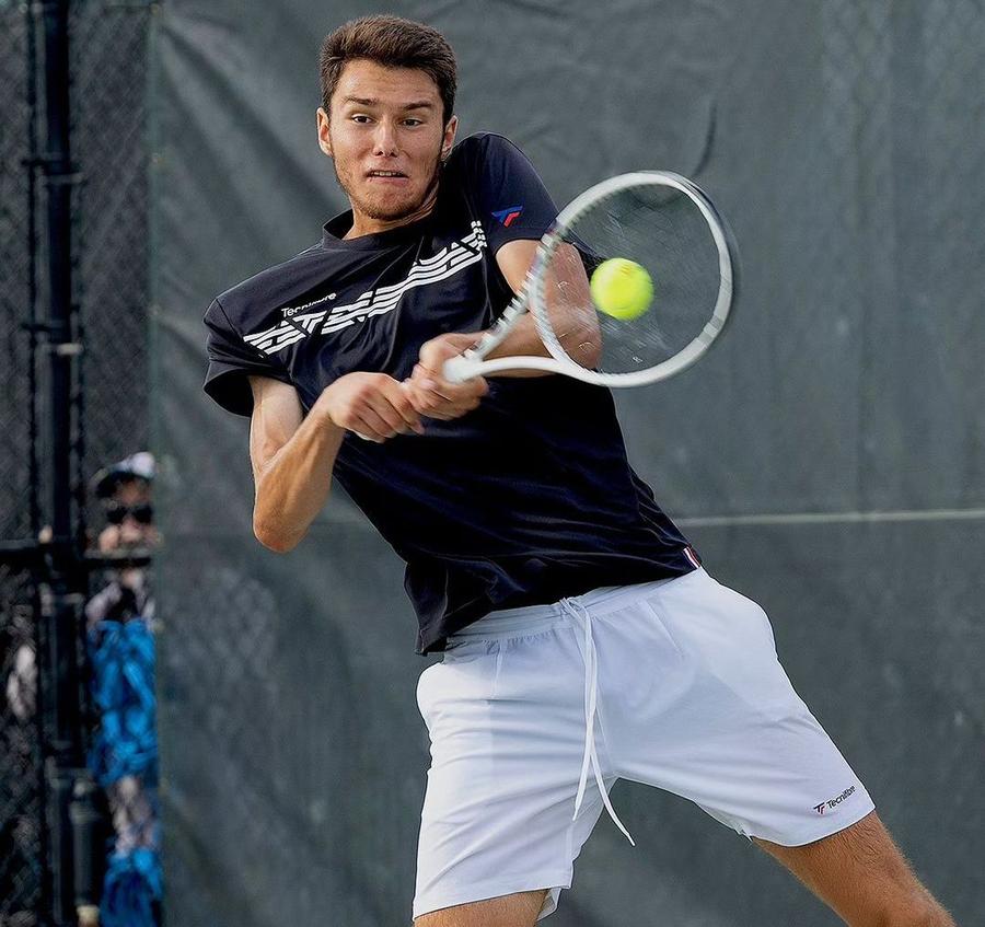 Luca Preda la Orange Bowl, în plin efort pe teren „Voi fi numărul 1 ATP!” » Povestea fascinantă a lui Luca Preda, uriașul de 2,01 metri aflat în Top 5 mondial al juniorilor: „Mama m-a dus la tenis fiindcă eram îngrozitor de enervant în casă”