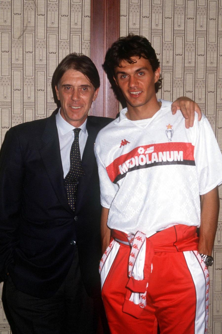 Paolo și Cesare Maldini, după finala CCE câștigată de Milan, pe 23 mai 1990 (1-0 cu Benfica), la Viena / Foto; Imago Dinastia MalTRIni merge mai departe