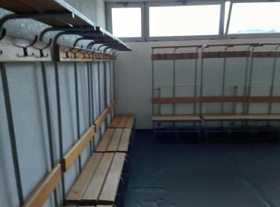 sursă foto: Nemzeti Sport Maghiarii au intrat în vestiarul care le-a fost pregătit și au dat verdictul: „E de curtea școlii!”