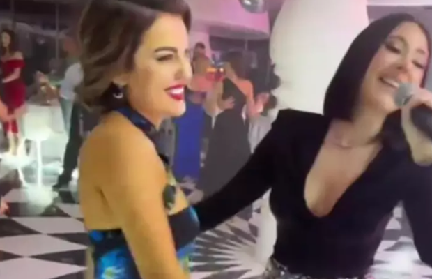 Cum a apărut îmbrăcată Romina Gingașu, soția afaceristului Piero Ferrari, la un eveniment monden » A cântat alături de Nicole Cherry
