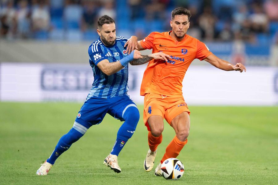 Marco Dulca (n.r. în portocaliu), jucând pentru Celje Joacă în cupele europene și se cere în naționala lui Mircea Lucescu: „Cu tot respectul, dar nu joc cu Slobozia”