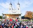 Mii de persoane, la Sfânta Liturghie oficiată la Iaşi de hramul Sfintei Cuvioase Parascheva. FOTO: Basilica