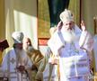 Mii de persoane, la Sfânta Liturghie oficiată la Iaşi de hramul Sfintei Cuvioase Parascheva. FOTO: Basilica