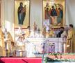 Mii de persoane, la Sfânta Liturghie oficiată la Iaşi de hramul Sfintei Cuvioase Parascheva. FOTO: Basilica