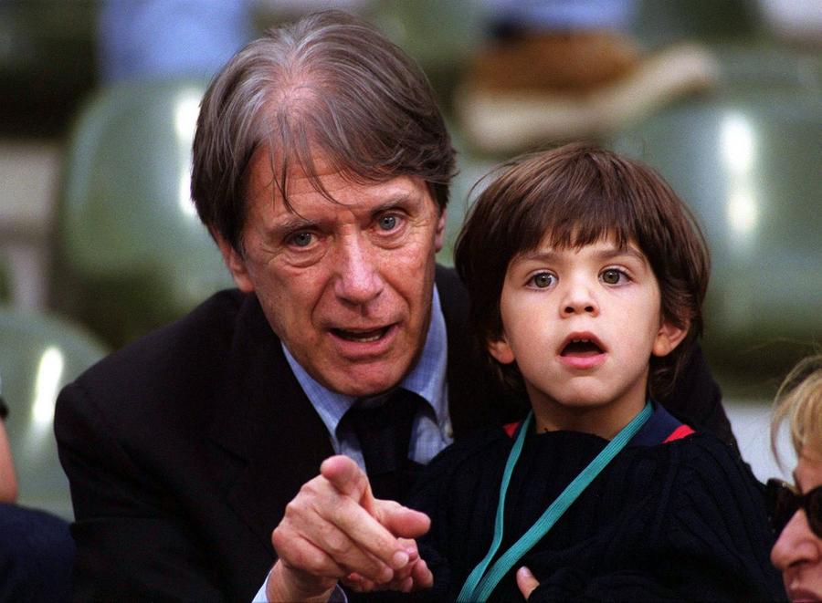 Imagine de-acum 24 de ani, Christian Maldini (fratele lui Daniel) și bunicul său Cesare / Foto: Imago Dinastia MalTRIni merge mai departe