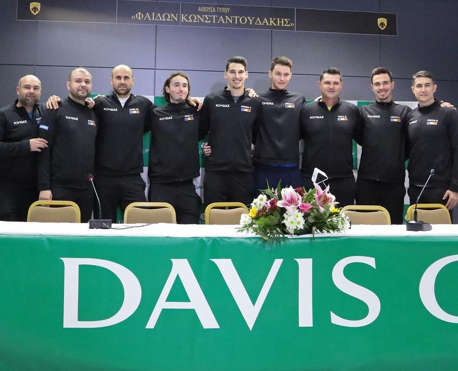 Luca Preda (al patrulea din dreapta) în echipa de Cupa Davis la un meci cu Grecia „Voi fi numărul 1 ATP!” » Povestea fascinantă a lui Luca Preda, uriașul de 2,01 metri aflat în Top 5 mondial al juniorilor: „Mama m-a dus la tenis fiindcă eram îngrozitor de enervant în casă”