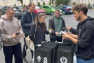 Scandalos! „Toți steliștii din Ardeal...” » „U” le-a oferit „bobocilor” din Cluj-Napoca carnete cu cântece suburbane ale galeriei: „Din greșeală, nu am tipărit versiunea «clean»”