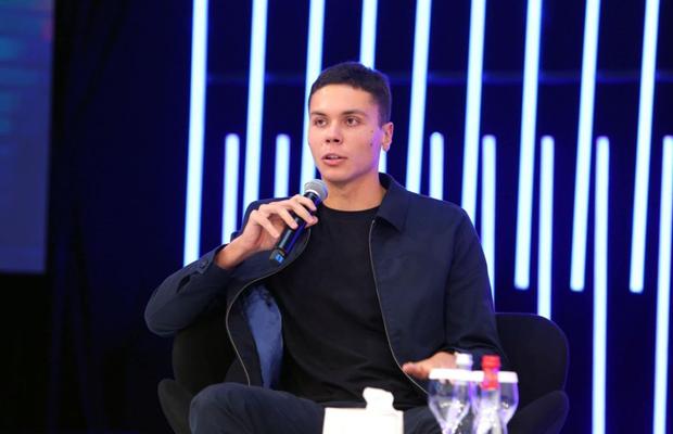 „Victoria e o senzație ce dă dependență” » David Popovici, mesaj motivațional pe o scenă din Dubai: „Nu așteptați momentul perfect, săriți”