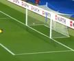 Gol de la jumătatea terenului în Andorra - Serbia