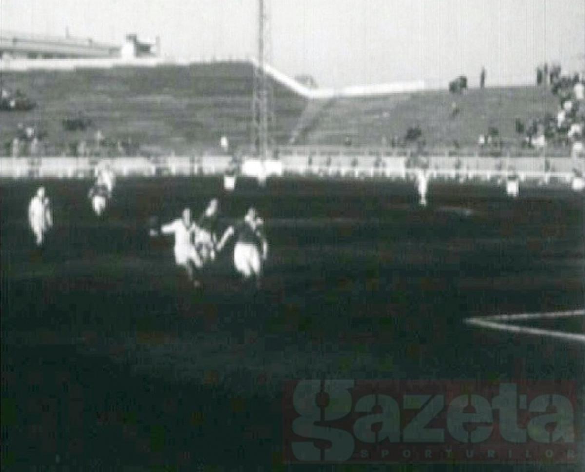 Arena uitată din inima Capitalei, construită de burghezi în perioada interbelică » Ce s-a ales de primul stadion cu gazon din România: aici s-a jucat primul meci oficial în nocturnă