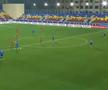 Gol de la jumătatea terenului în Andorra - Serbia