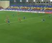 Gol de la jumătatea terenului în Andorra - Serbia